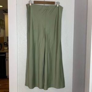 Joie sage green silky Satin wide leg pull on pants cropped size 10